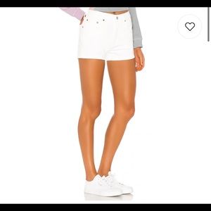 White Levi’s Shorts, size W23